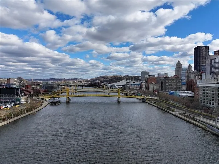 320 Fort Duquesne Blvd #16B — Photo 6