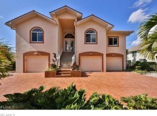 11580 Isle Of Palms Dr, Fort Myers Beach, FL 33931