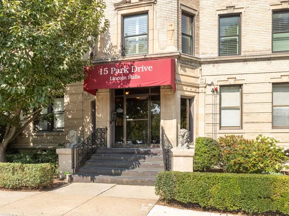 15 Park Dr APT 28, Boston, MA 02215