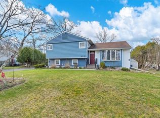 44 Renee Ln, Bardonia, NY 10954