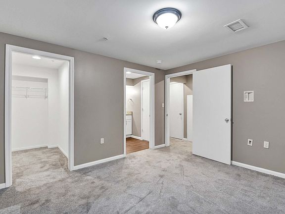 2nd image of 2097 Columbus Rd APT 6