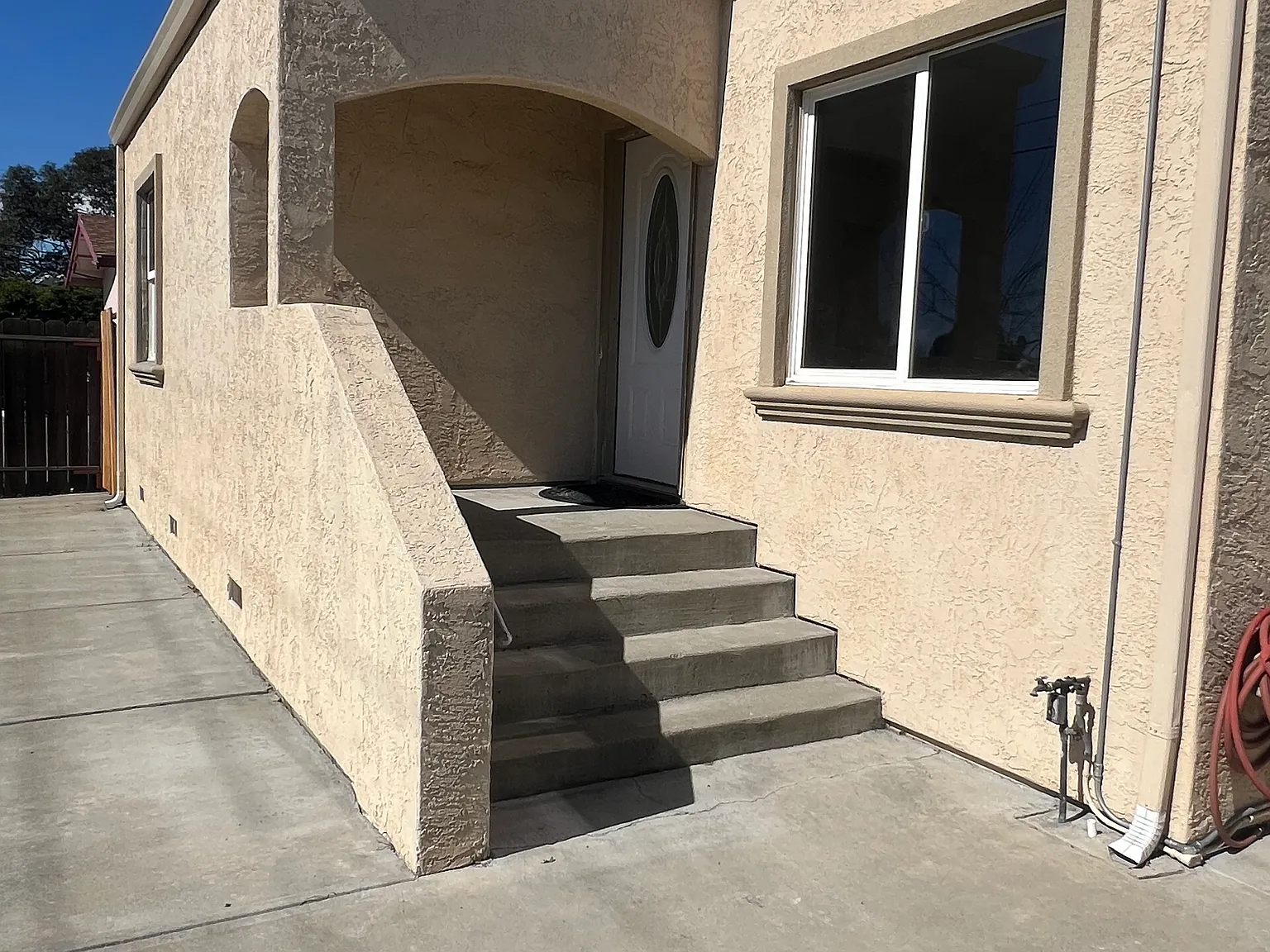 3 bed, 1.5 bath, 1175 sqft, $2,700 — Photo 2
