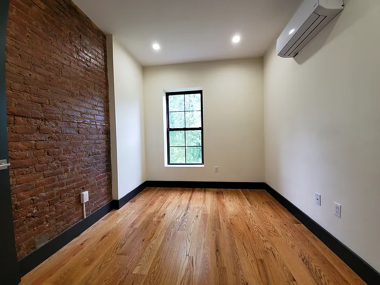 760 Putnam Ave #4 — Photo 8