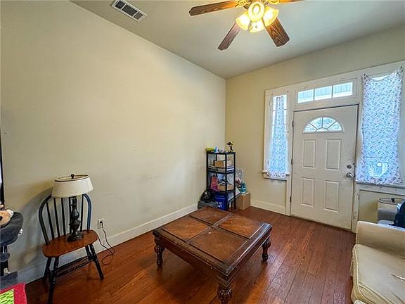 4th image of 2624 Dante St