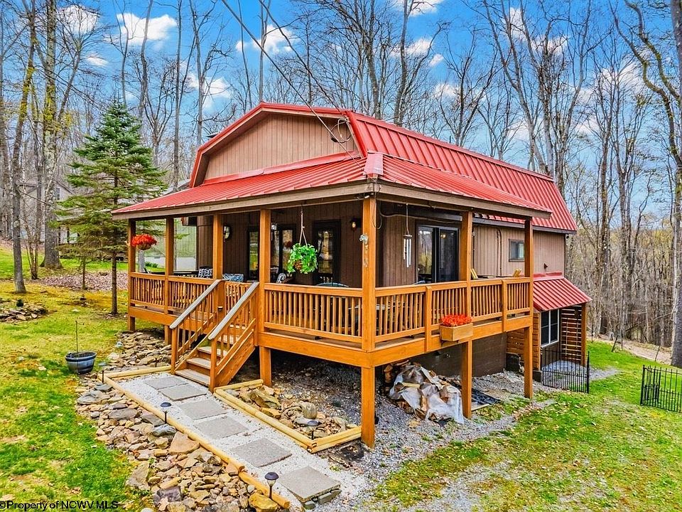 1st image of 576 Hemlock Cir