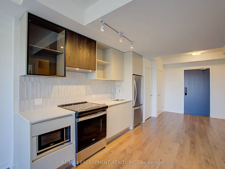 395 Dundas St W #413 — Photo 12