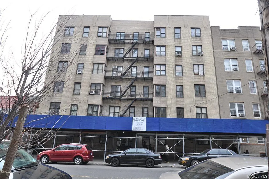 2025 Valentine Ave APT 3B photo 1