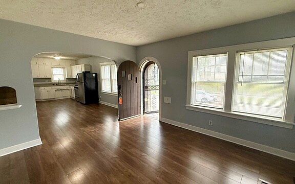 2nd image of 1319 Laurel St