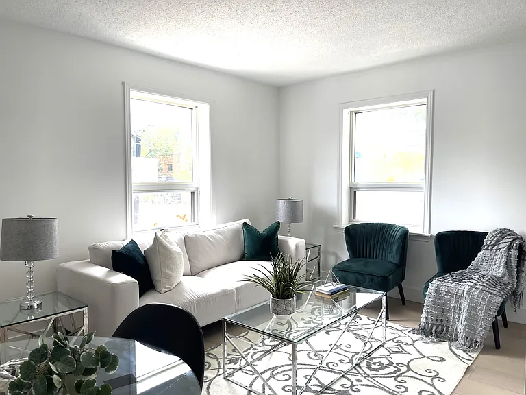 2373 Bloor St W — Photo 15