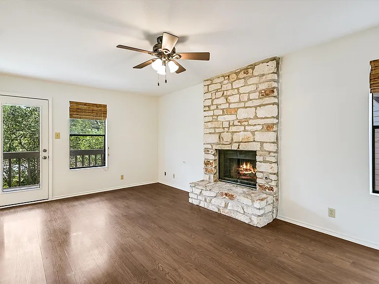 3500 Larchmont Cv #B — Photo 3