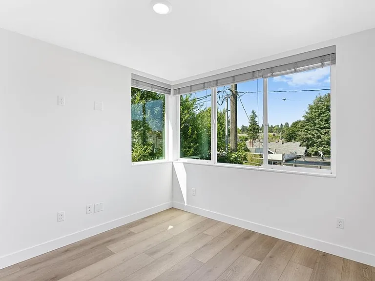 5810 Roosevelt Way NE #B — Photo 13