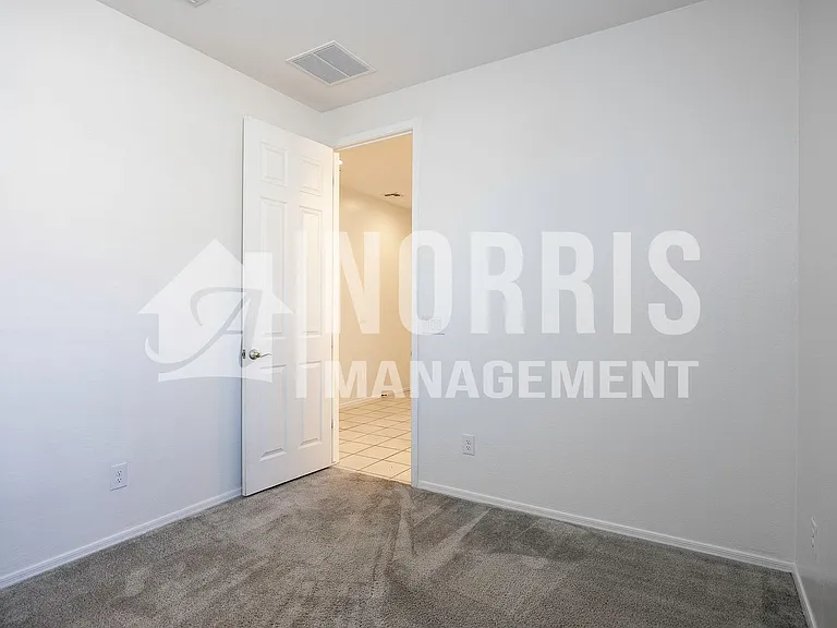 336 E Hawaii Dr — Photo 18