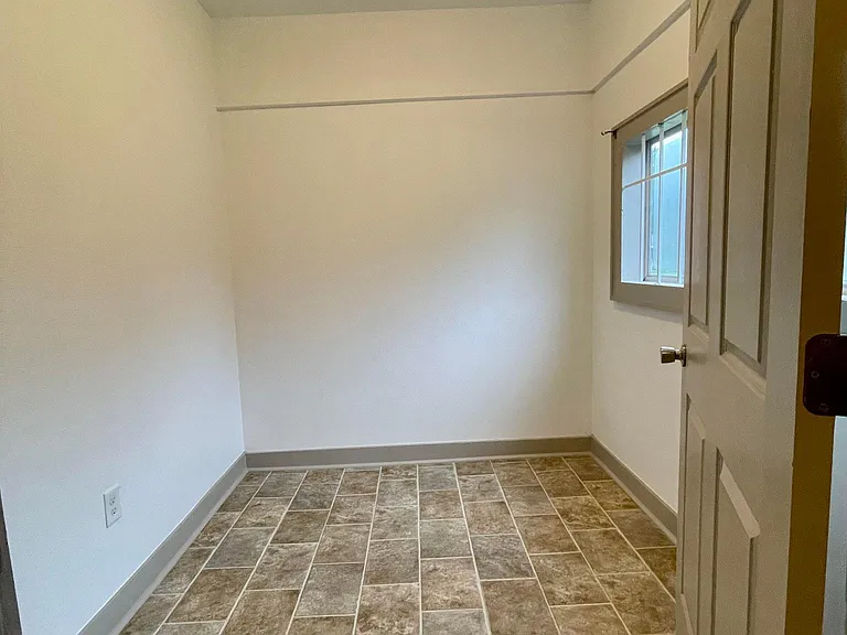 309 S West St — Photo 15