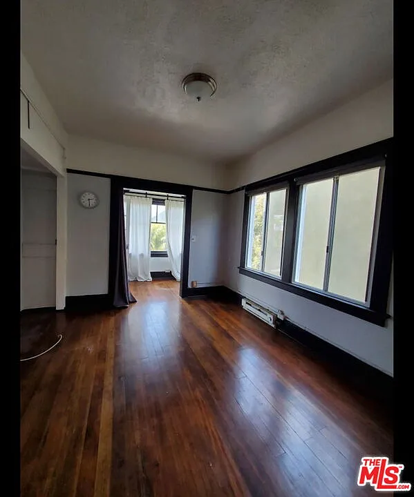 1 bed, 1.0 bath, 400 sqft, $2,998 — Photo 4