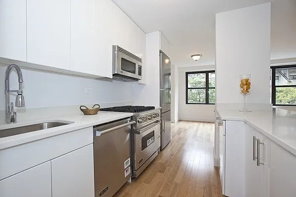 Sold by Nest Seekers International | media 12