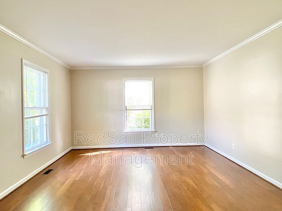 4th image of 224 Saddler Dr