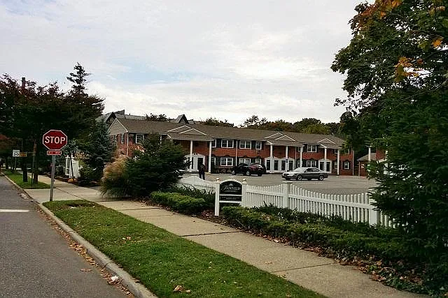 Fairfield Gardens At Bay Shore — Photo 12