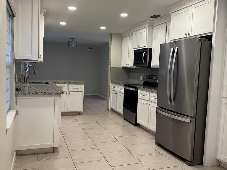 155 Robins Ln — Photo 17