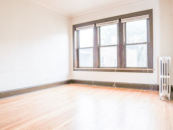 3rd image of 2409 W Lunt Ave #3G
