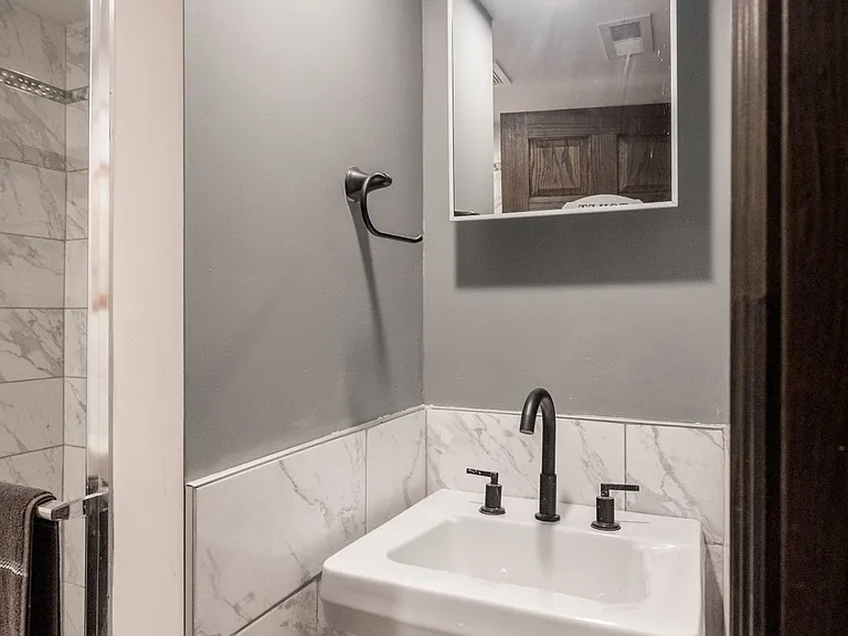 3863 Seneca St — Photo 45