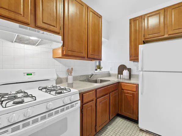 248 East 3rd Street 3B image 2 of 5