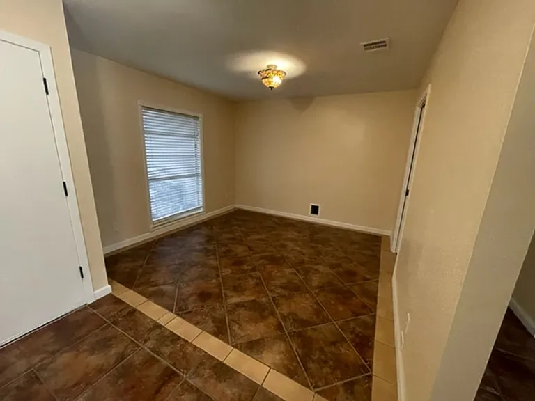 838 Saddlebrook Dr — Photo 5