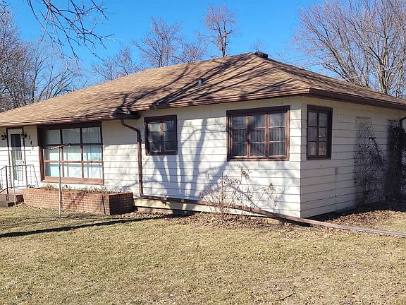 3rd image of 240 3rd St NE