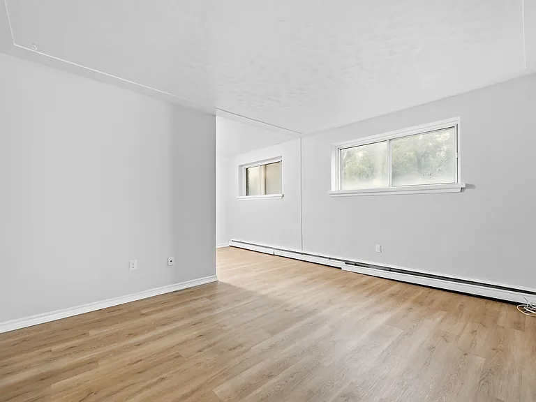 1296 Fennell Ave E — Photo 7