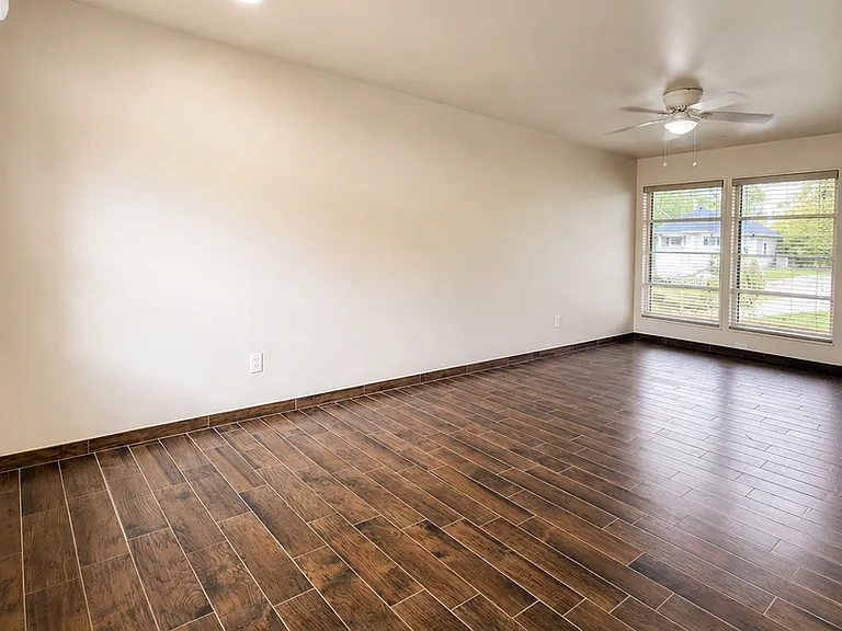 113 Whitney Ave NE — Photo 4