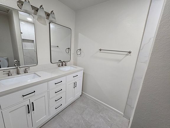 5th image of 801 Capehart Ct