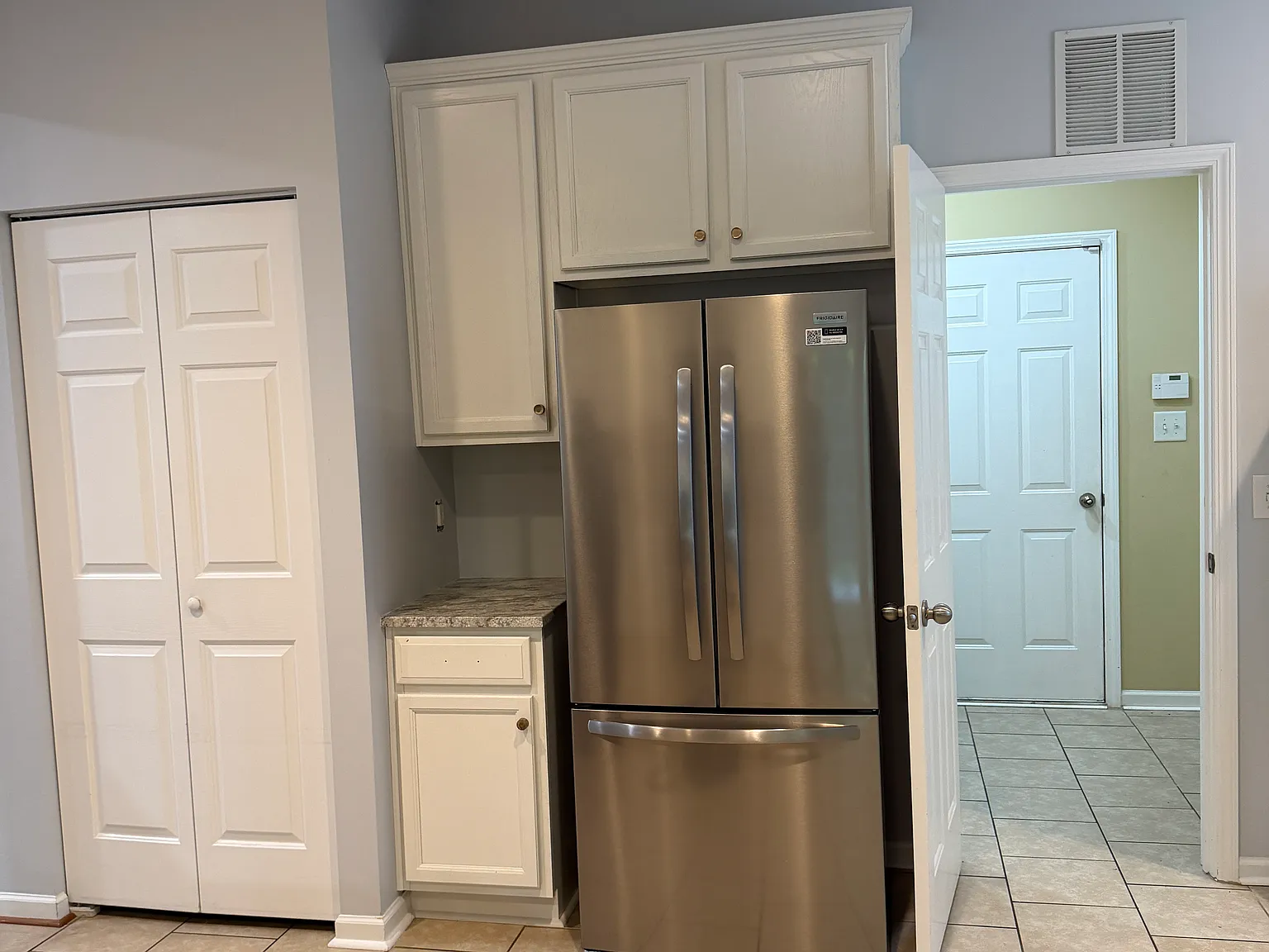 4 bed, 2.5 bath, 1928 sqft, $2,300 — Photo 4