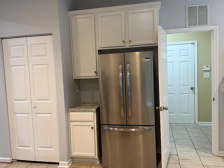 1501 Essexwood Dr — Photo 5