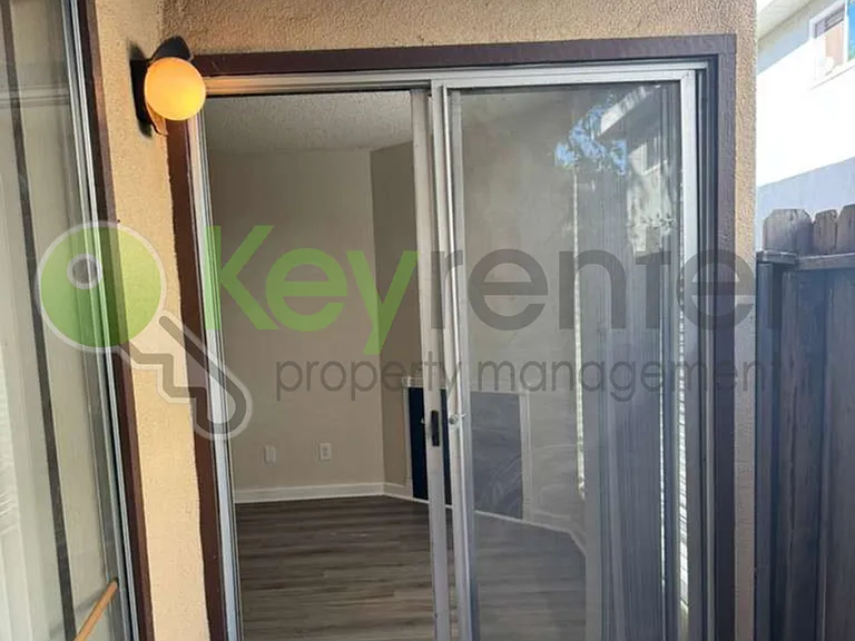 2515 H St #5 — Photo 19