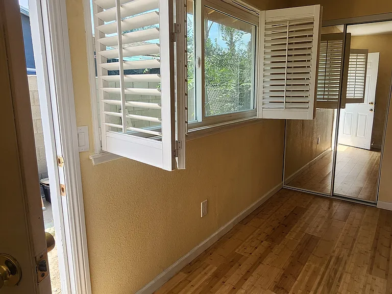18390 Manila St — Photo 7