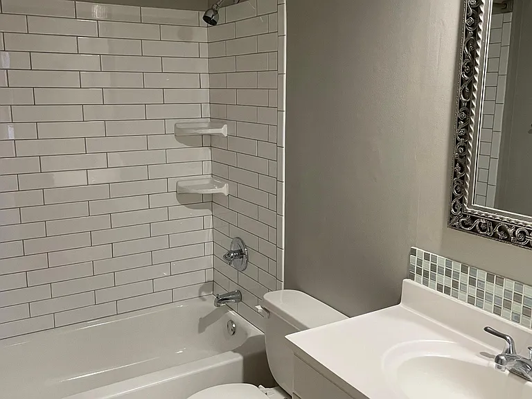 1908 W Barber Ave — Photo 4