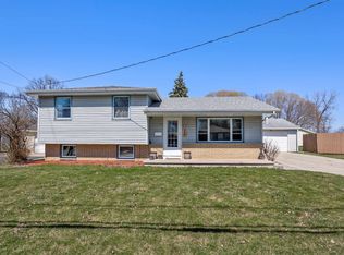 720 9th St, Menasha, WI 54952