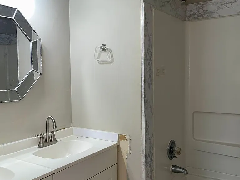 945 Silverwood Dr — Photo 7