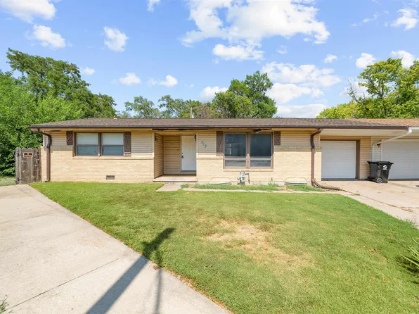 713 Carriage Ct, Salina, KS 67401
