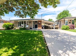 130 Burrwood Dr, Hamilton, ON L9C 3T2