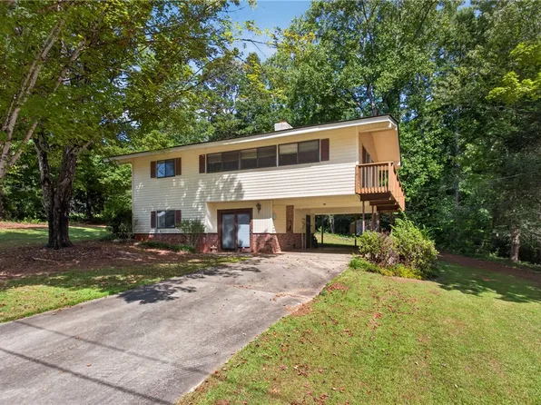 801 Longforest Dr, Seneca, SC 29672