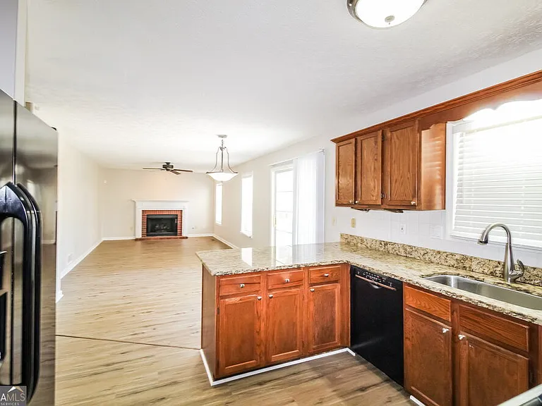 2915 Emerson Lake Dr — Photo 7