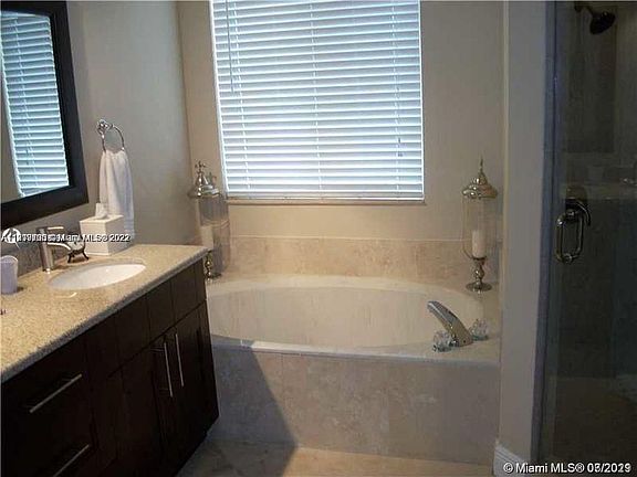 5th image of 1290 Camellia Ln Unit 1290