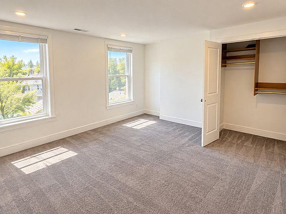 5th image of 153 Dupont St
