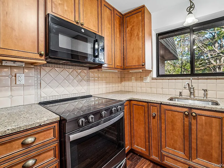 500 Central Park Ave #237 — Photo 8