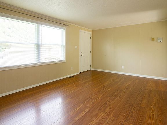2nd image of 1085 Cross St