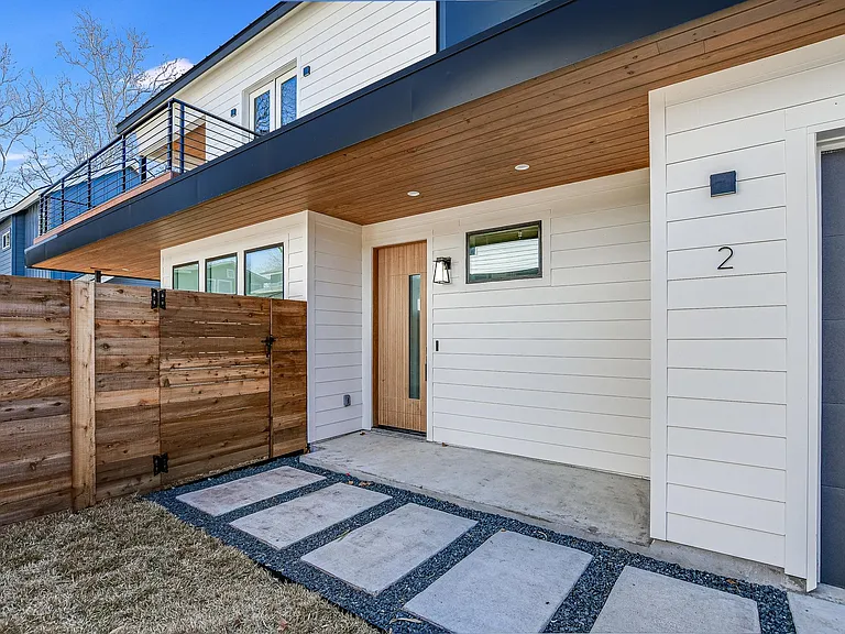 1701 W Saint Johns Ave — Photo 1