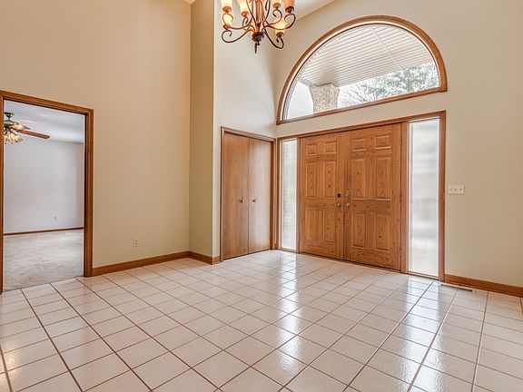 2nd image of 2897 Oakwood Dr