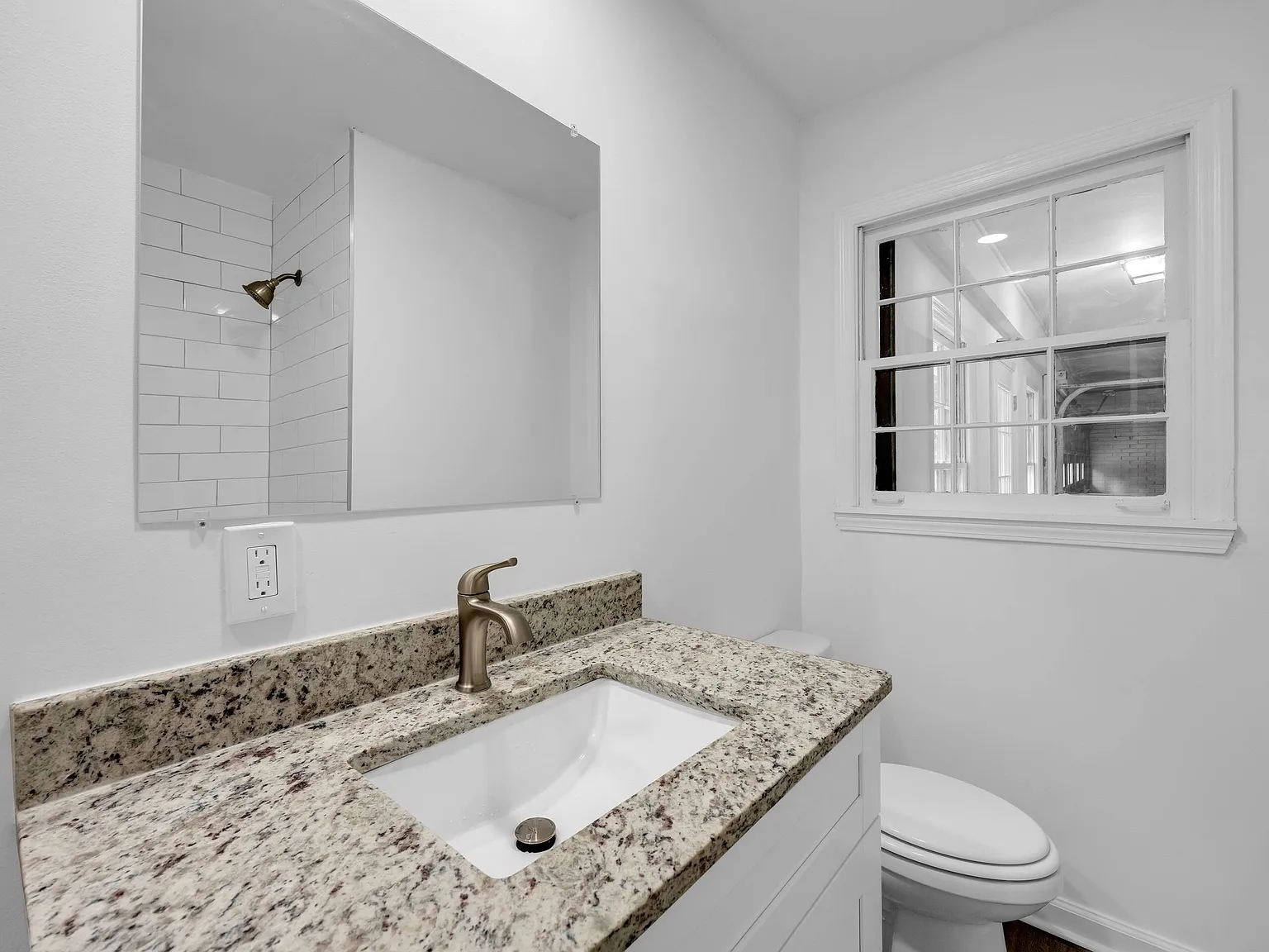 5 bed, 3.0 bath, 2852 sqft, $2,350 — Photo 4