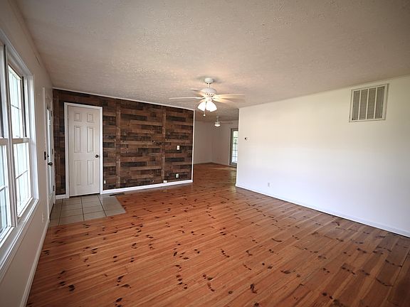 4th image of 208 Shady Lane Ave
