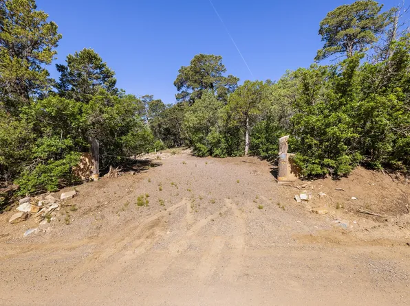 90 Nightingale Ln, Tijeras, NM 87059